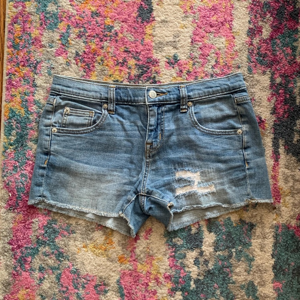 Mid rise boyfriend shorts